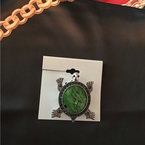 Cute Turtle brooch Green and Silver$15 - Picture 4 of 5